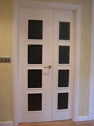 Puerta Lisa Modelo C8 con Fijo-4Vidrios
