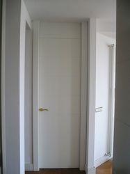 Puerta Lisa Modelo C8 con Montante