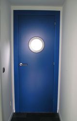 Puerta Lisa Modelo Lisa-Ojo de Buey